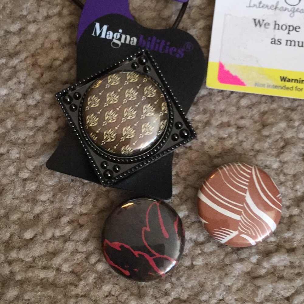 Magnabilities Necklace - Picture 3 of 4